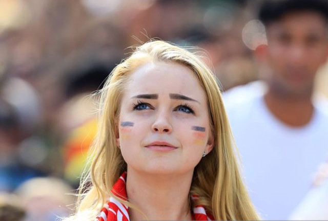 Bóng hồng Đức - Mexico đọ nhan sắc nóng rực cầu trường