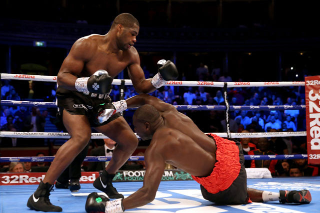 Daniel Dubois hạ gục đối thủ.