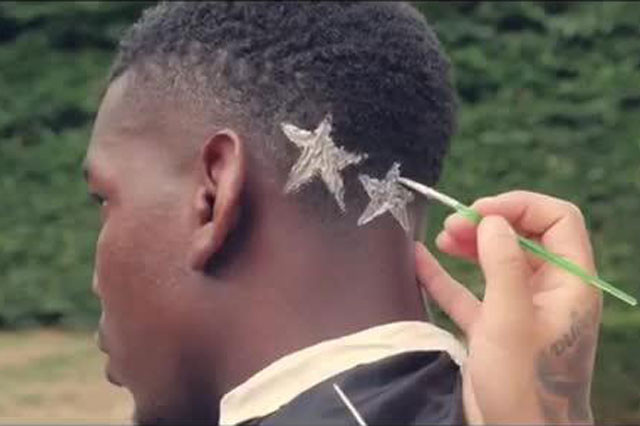 Pogba khoe cảnh cắt tóc mới lên trang Instagram.