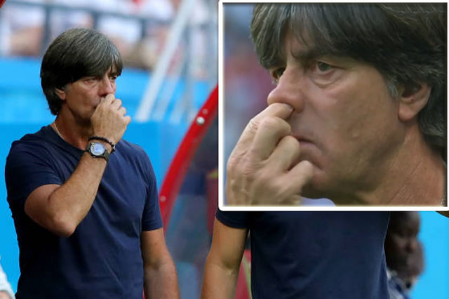 HLV Joachim Low bị mỉa mai về hành vi "ăn gỉ mũi" đáng xấu hổ.