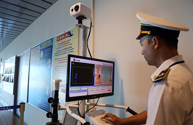 Cách hoạt động của thiết bị đo thân nhiệt ở sân bay