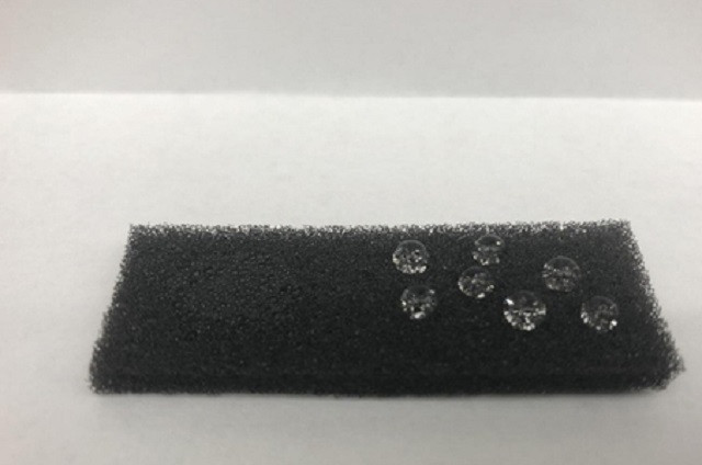 Bọt biển có thể thấm hút dầu loang 