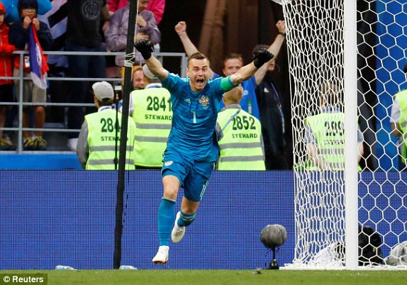 Thủ thành Nga 'đá bay' Tây Ban Nha khỏi World Cup