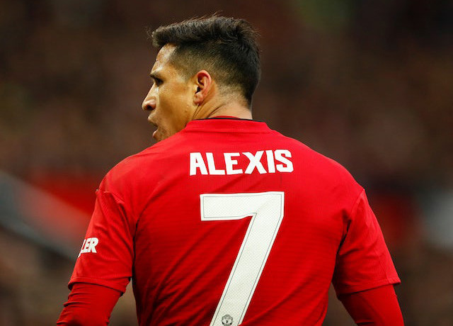 Cho mượn ‘cục nợ’ Sanchez, M.U vẫn phải è cổ trả lương