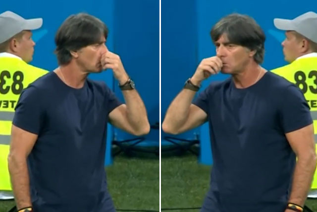 HLV Joachim Low bị phát hiện có hành động ăn gỉ mũi.