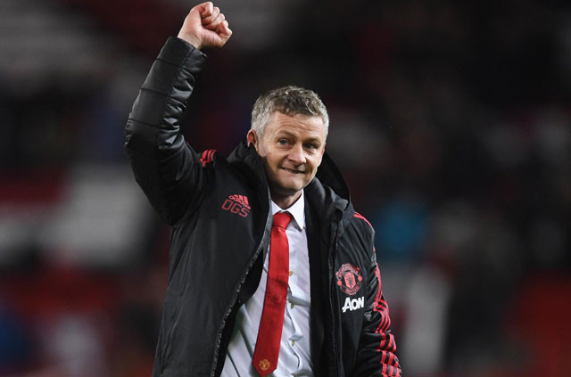 M.U thắng trận thứ 4 liên tiếp, Solskjaer san bằng kỷ lục 72 năm