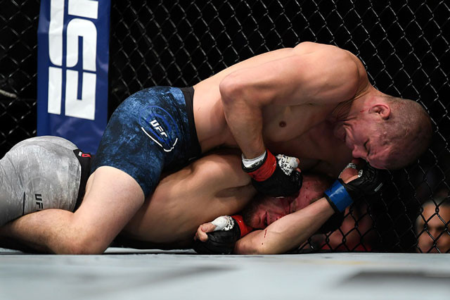 Joe Lauzon hạ knock-out Jonathan Pearce.