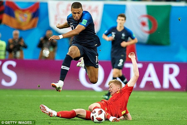Mbappe có thể ‘lật đổ’ Ronaldo và Messi, giành Bóng vàng