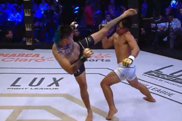 Emilio Cuellar ra đòn hạ đo ván đối thủ.