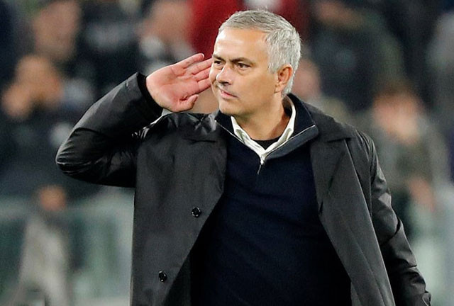 Hành vi mỉa mai CĐV Juventus của Mourinho.