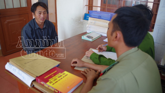  Đối tượng Hoàng Văn Sèn tại Cơ quan CSĐT Công an huyện Tuy Đức