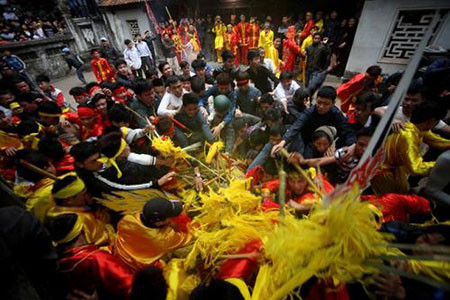 Chen lấn, cướp lộc là không thể chấp nhận