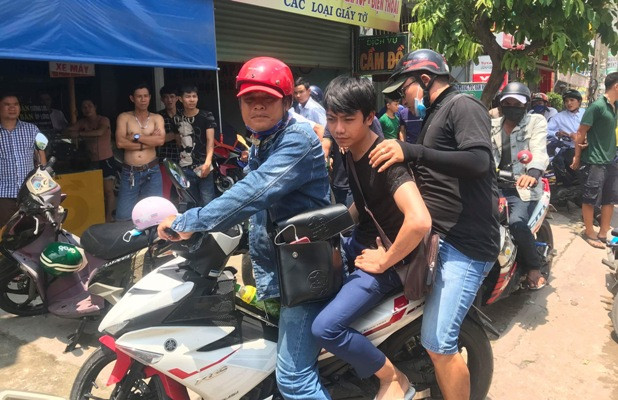 Lấy 2 xe bạn mang đi cầm, bị 'hiệp sĩ' tóm gọn