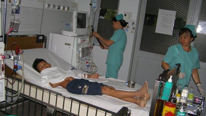 Một bệnh nhi được chỉ định ghép thận ở BV Nhi đồng 2 nhưng không có thận để ghép. Ảnh: L.N