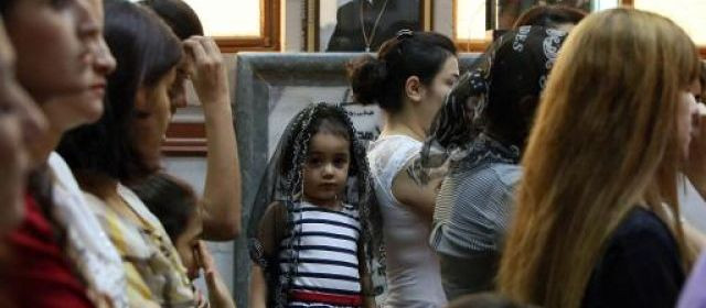 Những người Kito giáo tham dự 1 buổi lễ hôm 31/8 tại nhà thờ Saint- Joseph ở Erbil. Ảnh: AFP.