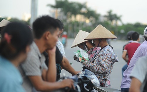  Vé chợ đen sốt trước trận đấu giữa U19 Việt Nam và U19 Nhật Bản. Ảnh: VOV. 