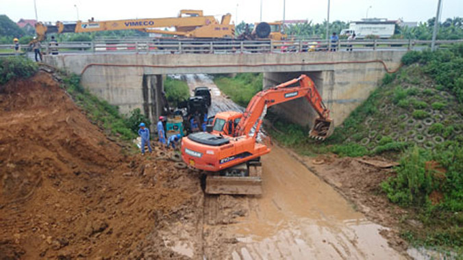 Đoạn ống nước sạch bị vỡ lần thứ 9 (sáng 12/7)