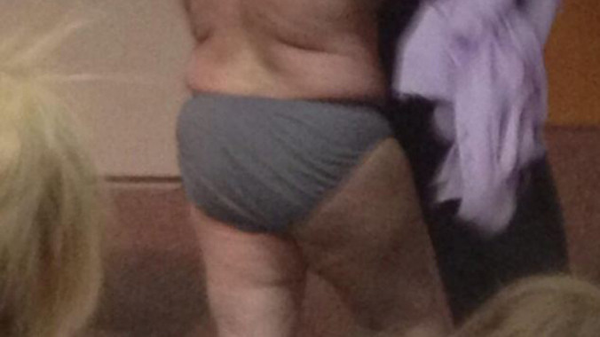 Giáo sư thoát y ngay trên bục giảng