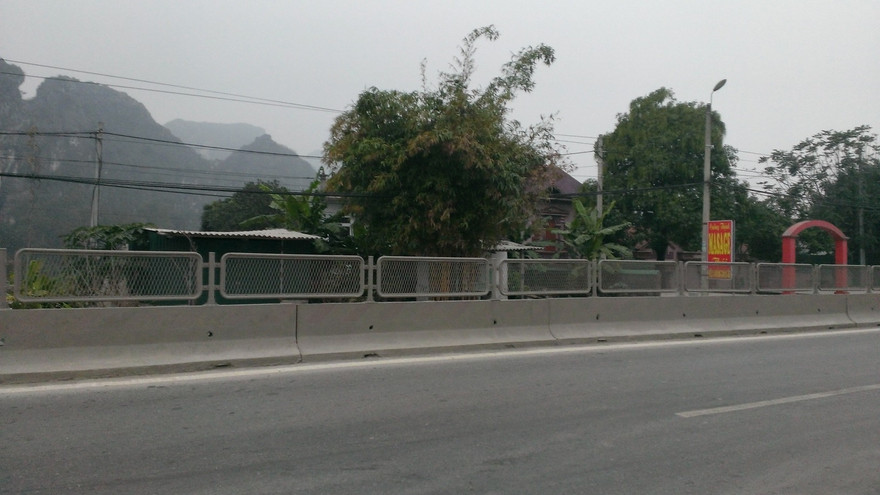 Đoạn quốc lộ diễn ra vụ nổ súng. Ảnh: MĐ