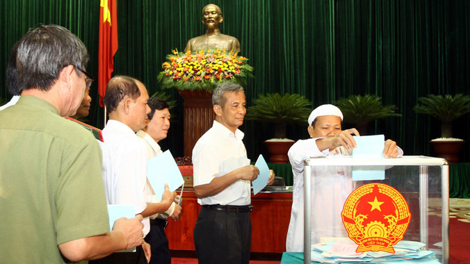  Đại biểu Quốc hội bỏ phiếu tín nhiệm. Ảnh: Hồng Vĩnh