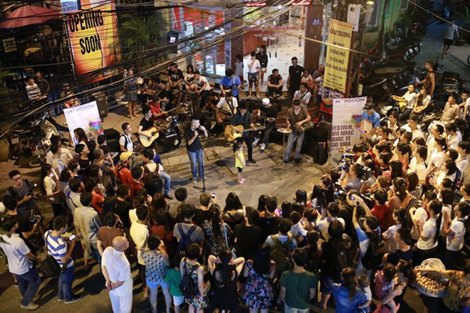 Một buổi biểu diễn âm nhạc đường phố