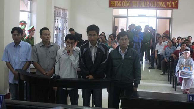 Các bị cáo tại phiên xử sơ thẩm ngày 10/3 