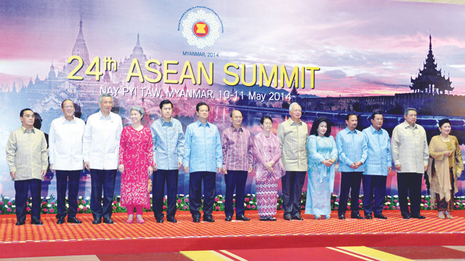 Thủ tướng Nguyễn Tấn Dũng chụp ảnh chung cùng các trưởng đoàn dự hội nghị. Ảnh: Đức Tám