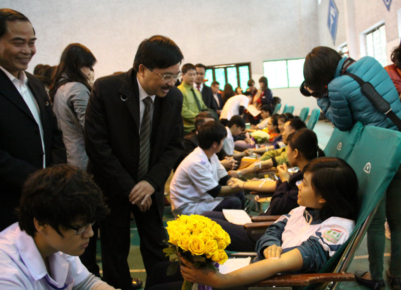 Giọt máu hồng sưởi ấm mùa đông