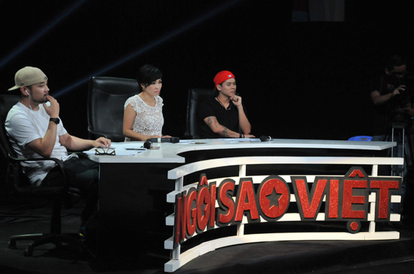 Phương Thanh và các giám khảo cuộc thi