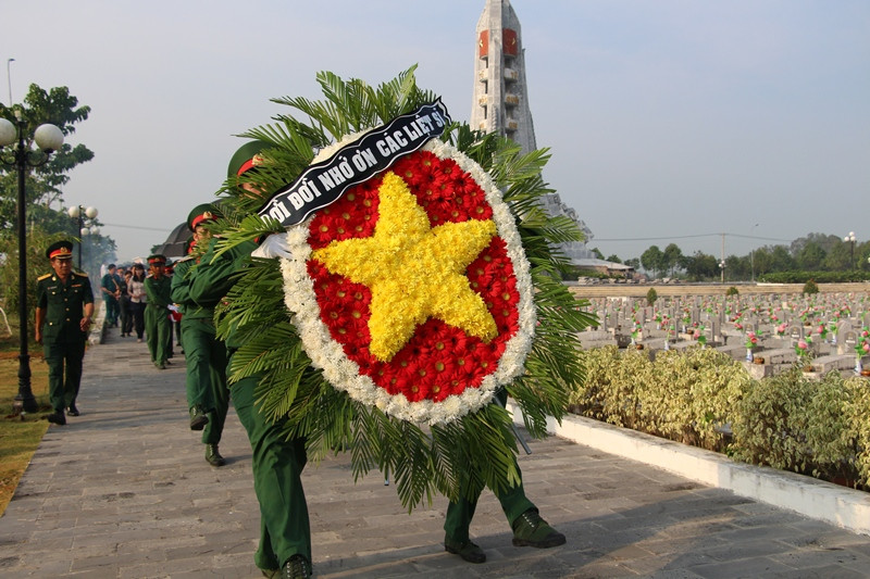 Cải táng 9 hài cốt liệt sĩ hy sinh trong kháng chiến chống Mỹ