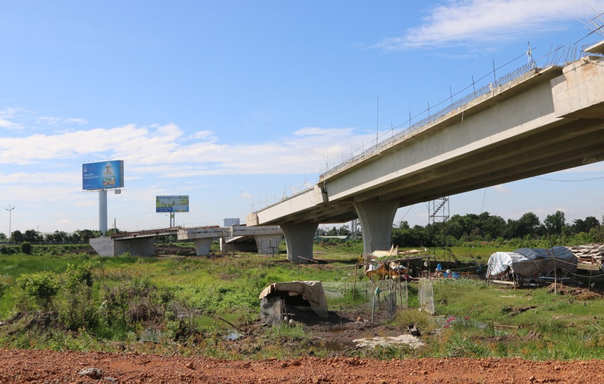 Không để tiếp tục điệp khúc 'Cao tốc miền Tây, xây hoài không xong'