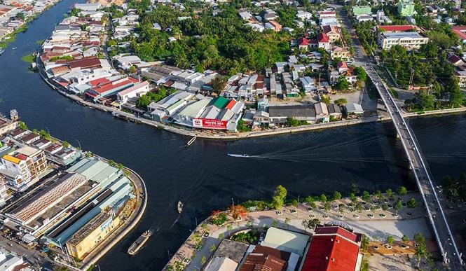 Xác định 'thủ phạm' khiến cả khúc sông Hậu Giang chuyển màu đen