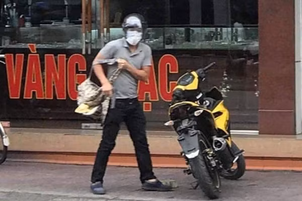 Nghi phạm Đinh Thanh Tùng bị xác định gây ra vụ cướp tiệm vàng ở Quảng Ninh.
