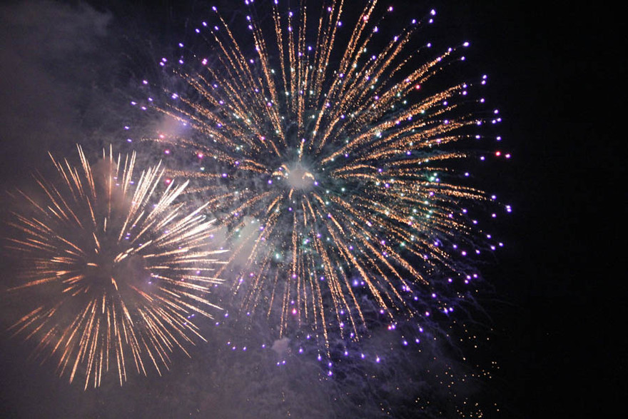 Pháo hoa rực sáng trên trời Điện Biên