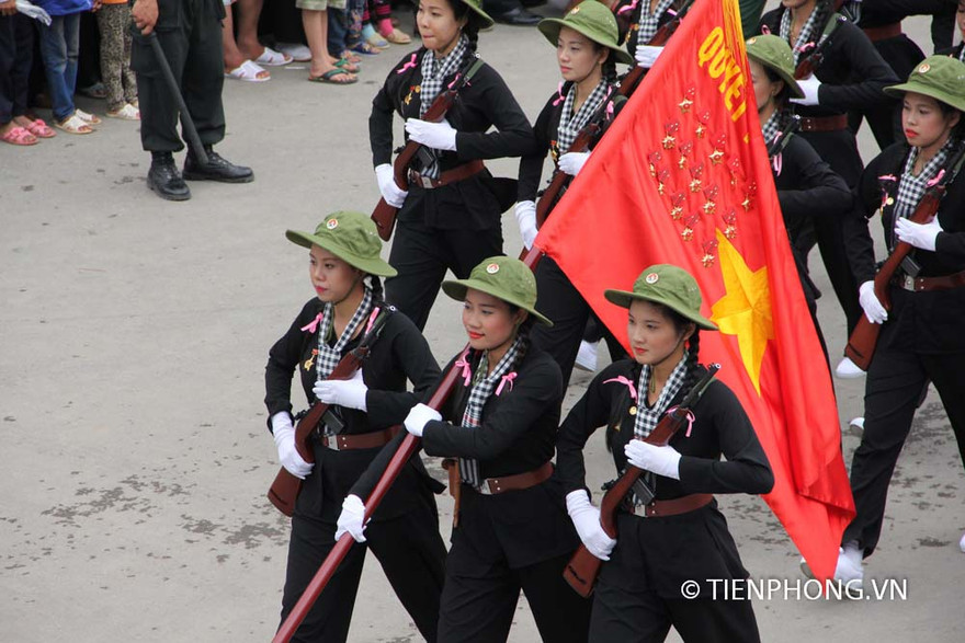 Những bóng hồng trong lễ diễu binh lịch sử