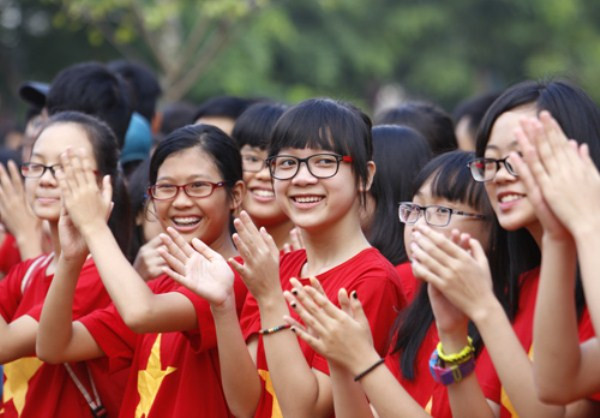 Học sinh Trường THPT Lương Thế Vinh trong lễ khai giảng ngày 4/9. Ảnh: Như Ý