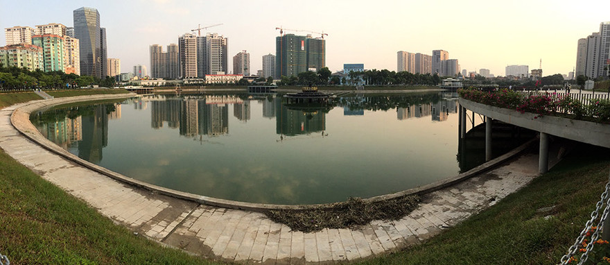 Hồ điều hoà công viên trăm tỷ mới khánh thành đã nổi váng, bốc mùi