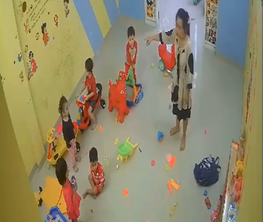 Nha Trang rút giấy phép, xử phạt chủ cơ sở giữ trẻ đánh 4 trẻ nhỏ