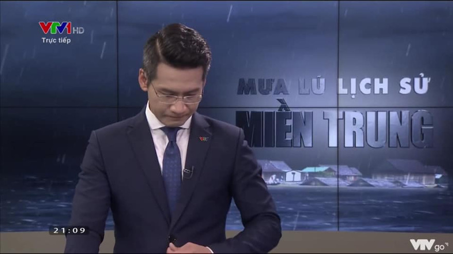 BTV Tuấn Dương gây xúc động khi dẫn live về miền Trung-'Mình xem mà cũng bật khóc thực sự'