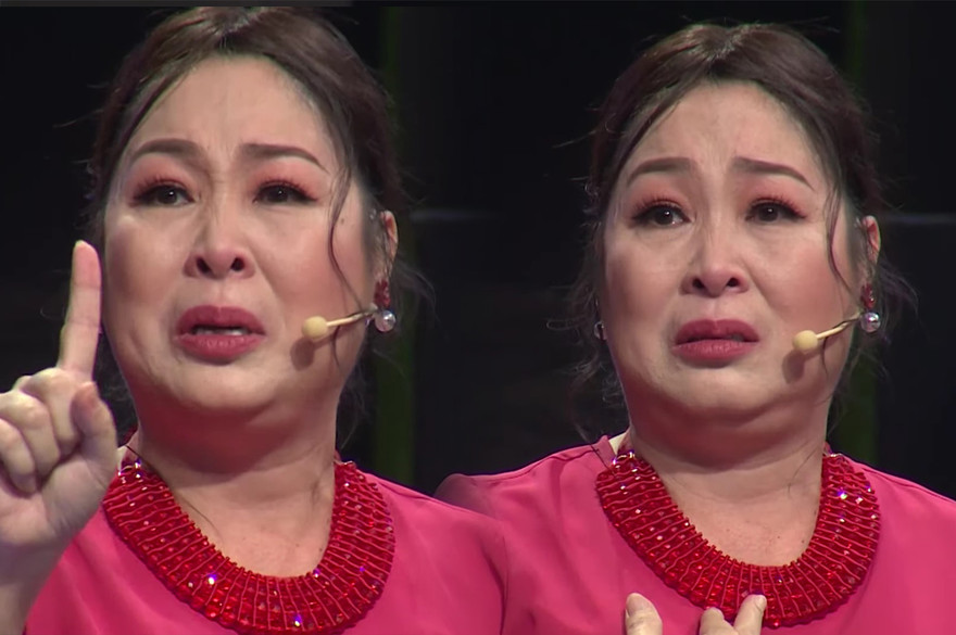 NSND Hồng Vân bật khóc nức nở kể lại chuyện ngày đi học bị bắt nạt