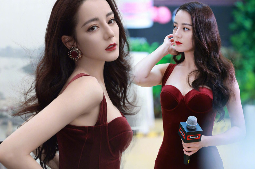 Địch Lệ Nhiệt Ba mặc váy bó sát khoe đường cong quyến rũ đến ‘bức thở’