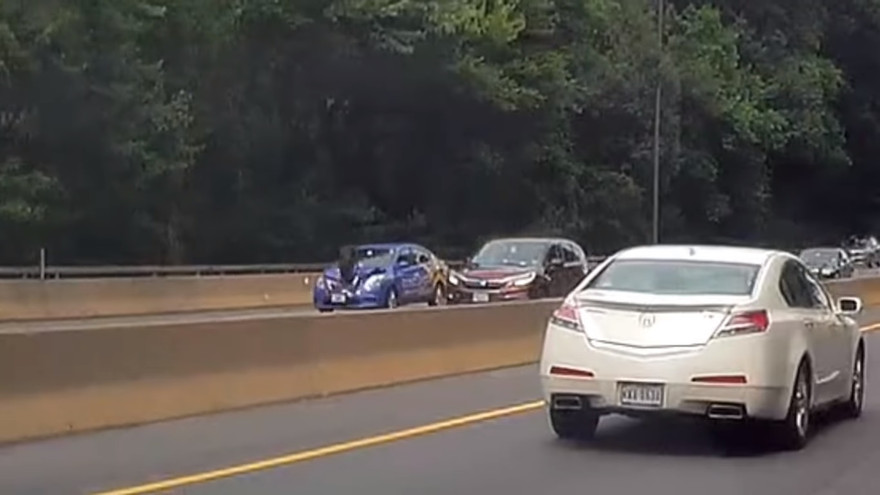 Xe Jeep bị rơi mất một bánh gây tai nạn