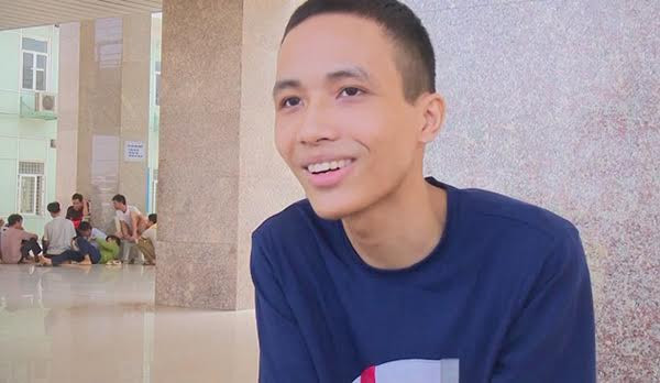 Đấu giá tranh 100 triệu đồng ủng hộ bạn trẻ ung thư xương