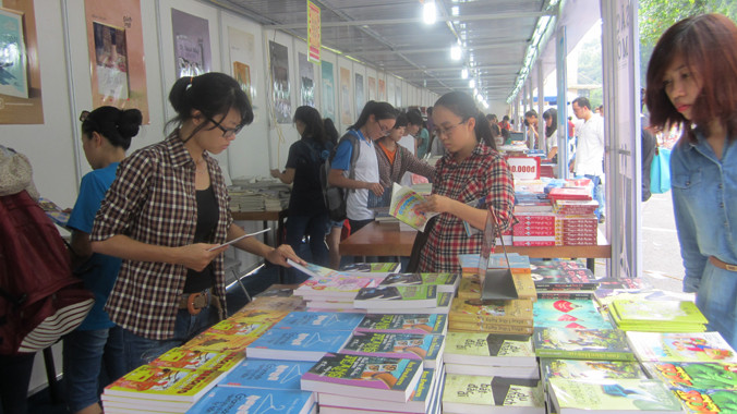 Độc giả trẻ tại không gian sách của Nhã Nam