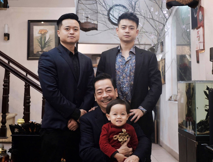 Lời chào cuối của 2 con trai NSND Hoàng Dũng gửi tới bố 