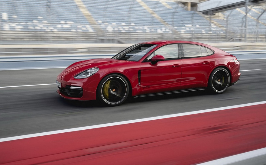 Porsche Panamera bị triệu hồi trên toàn cầu.