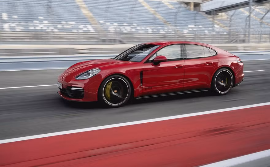 Porsche Panamera bị triệu hồi trên toàn cầu.