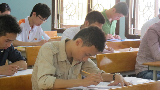 Thí sinh dự thi tuyển sinh đại học năm 2013. Ảnh: Hồ Thu