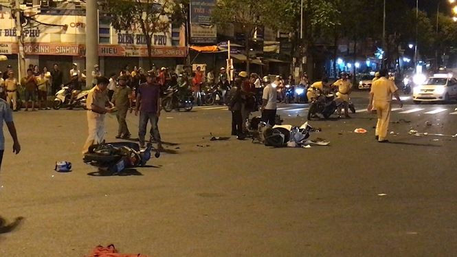 'Xe điên' gây tai nạn liên hoàn tại Hàng Xanh, TP HCM.