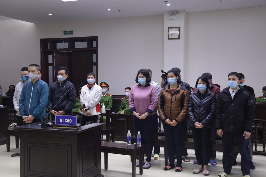 Các bị cáo tại phiên xét xử phúc thẩm.